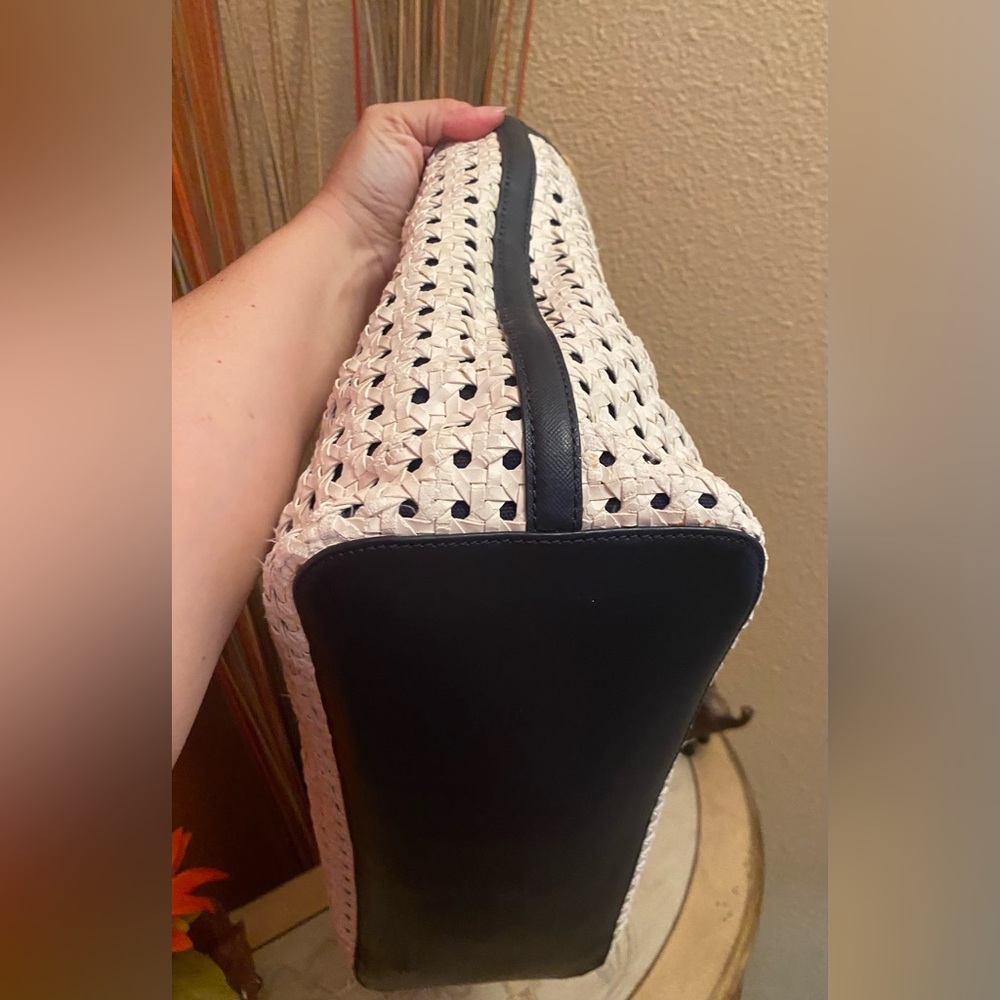 Tory Burch - EUC -Robinson Basket Weave Tote in Navy & Ivory Amazing Condition! - Picture 11 of 14